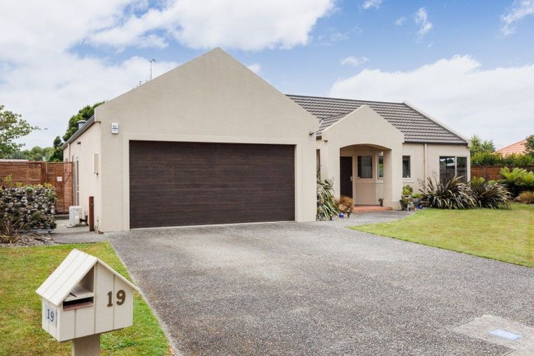Photo of property in 19 Rothesay Place, Highbury, Palmerston North, 4412