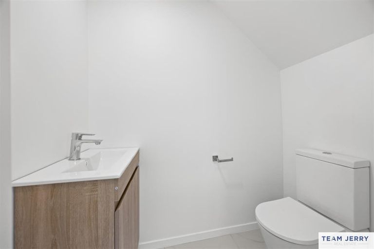 Photo of property in 64a Crestview Rise, Papakura, 2110