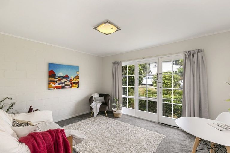 Photo of property in 5 Thurleigh Grove, Karori, Wellington, 6012