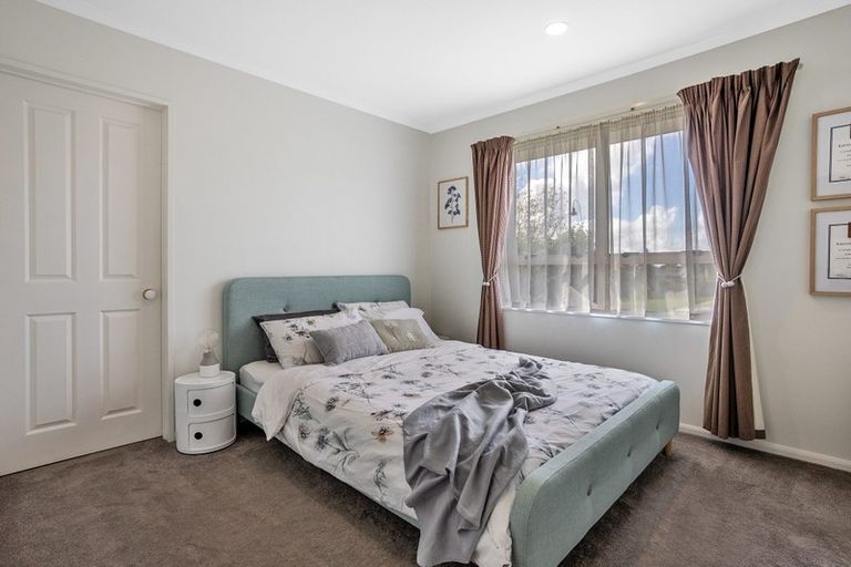 Photo of property in 16 Semillon Avenue, Henderson, Auckland, 0612