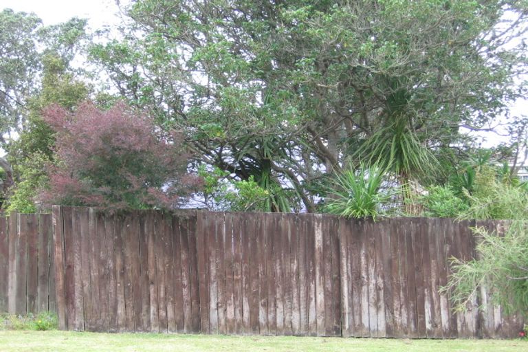 Photo of property in 16 Neptune Avenue, Beach Haven, Auckland, 0626