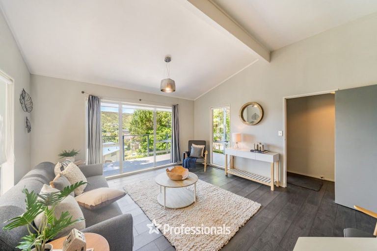 Photo of property in 6 Swadel Way, Karori, Wellington, 6012