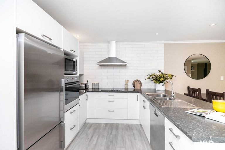 Photo of property in 21 Bickerton Rise, Churton Park, Wellington, 6037