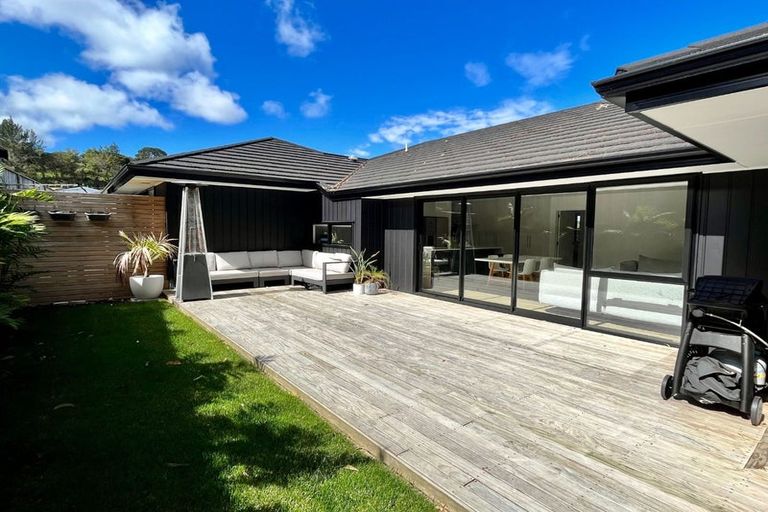 Photo of property in 7 Maraeariki Avenue, Orewa, 0931