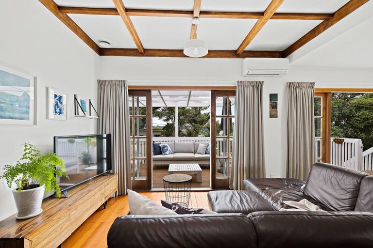 Photo of property in 1/127 Birkdale Road, Birkdale, Auckland, 0626