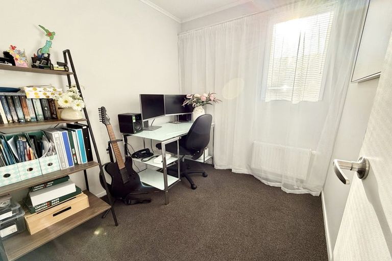 Photo of property in 43 Cleat Street, Whitby, Porirua, 5024