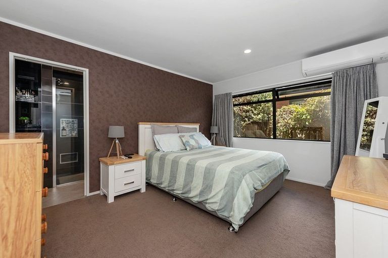 Photo of property in 83 Sandwich Road, St Andrews, Hamilton, 3200