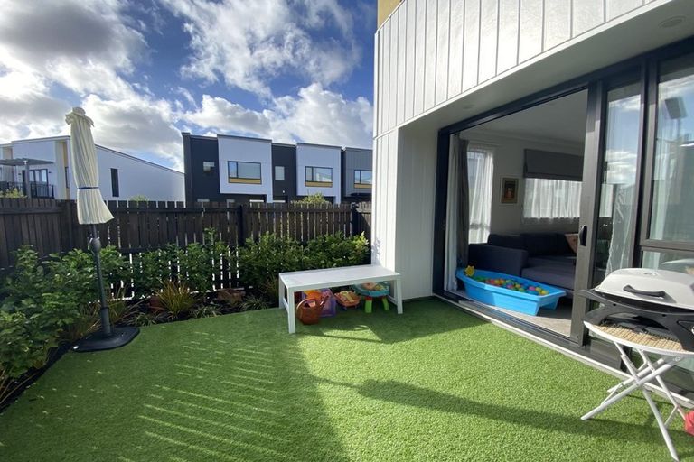 Photo of property in 10 Piko Lane, Hobsonville, Auckland, 0616