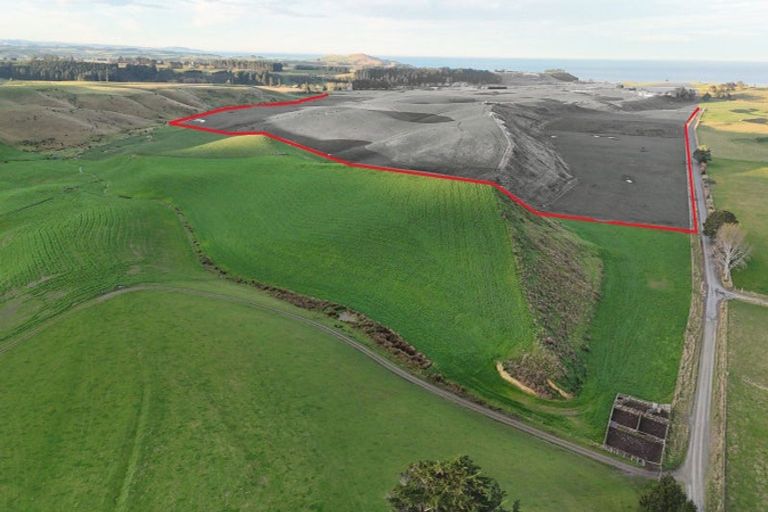 Photo of property in 16 Bay Road, Purakaunui, 9081