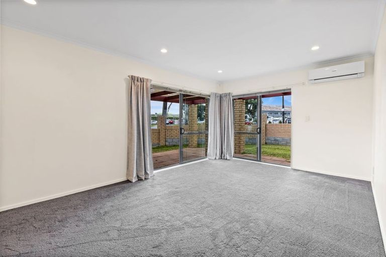 Photo of property in 2 Reid Road, New Lynn, Auckland, 0600