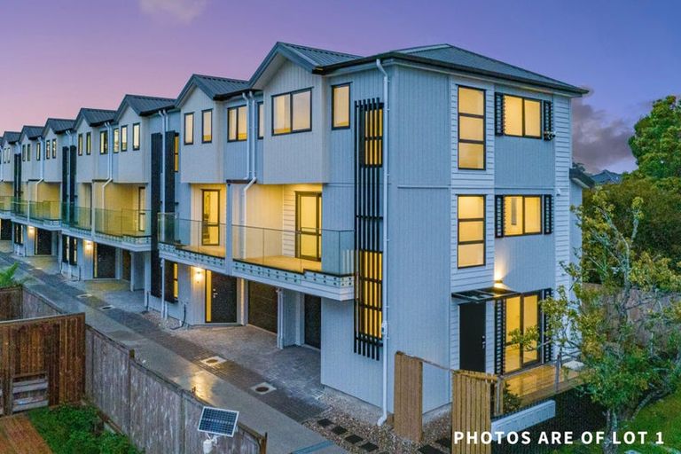 Photo of property in 1/17 Kingdale Road, Henderson, Auckland, 0610
