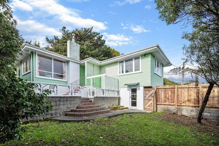 Photo of property in 100 Helston Road, Paparangi, Wellington, 6037