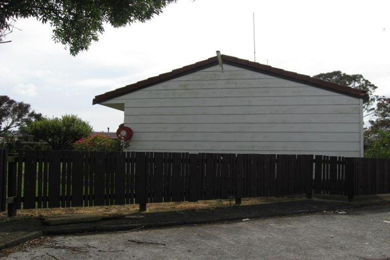 Photo of property in 1 Kenton Lane, Mangere, Auckland, 2022