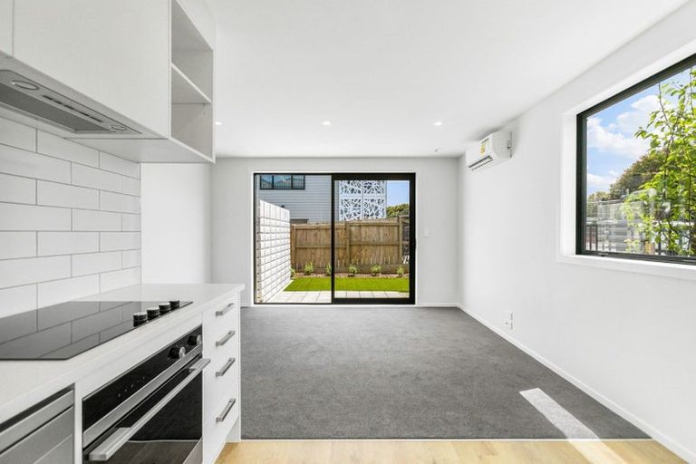 Photo of property in 1/3234 Great North Road, New Lynn, Auckland, 0600