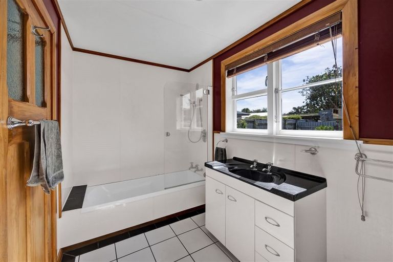Photo of property in 28 Puriri Street, Hawera, 4610