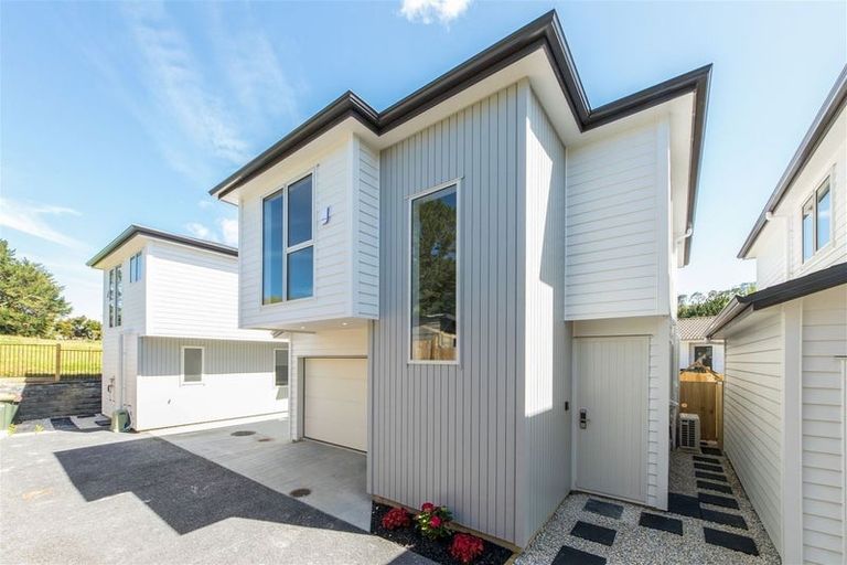 Photo of property in 25c Scarlet Drive, Ranui, Auckland, 0612