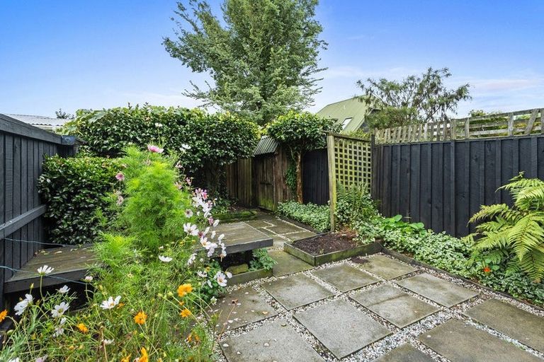 Photo of property in 2/20 Bristol Street, St Albans, Christchurch, 8014
