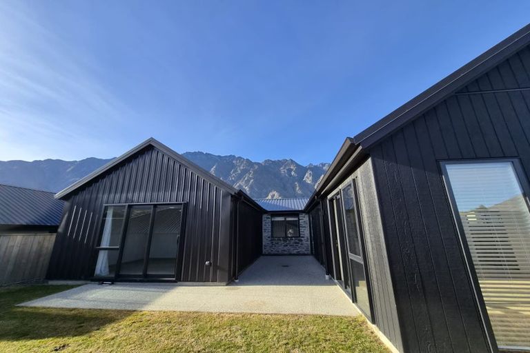 Photo of property in 20 Cheviot Street, Jacks Point, 9371