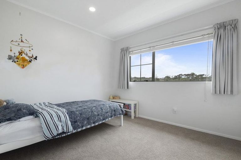Photo of property in 44 Ravenstone Place, Chatswood, Auckland, 0626
