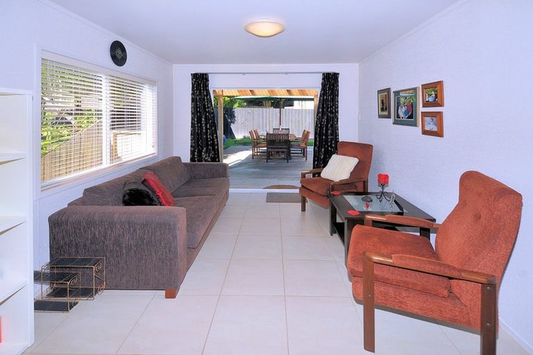 Photo of property in 17 Fitzwilliam Drive, Torbay, Auckland, 0630