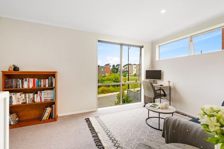 Photo of property in 1 Purei Lane, Massey, Auckland, 0614