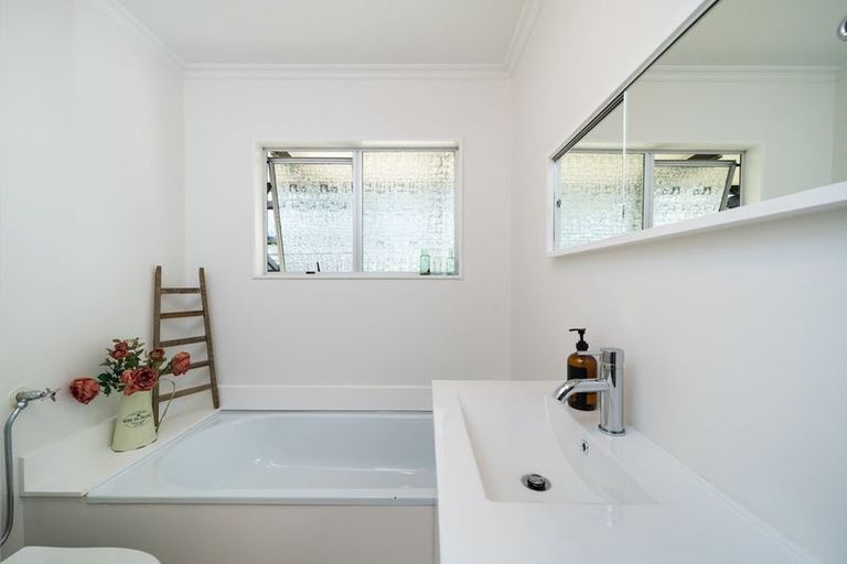 Photo of property in 5a Palliser Place, Milson, Palmerston North, 4414