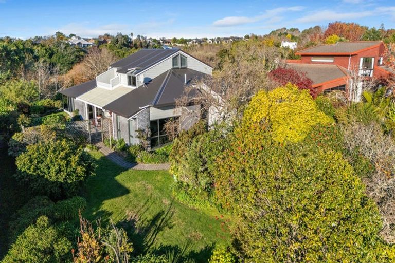 Photo of property in 64 Karina Road, Merrilands, New Plymouth, 4312