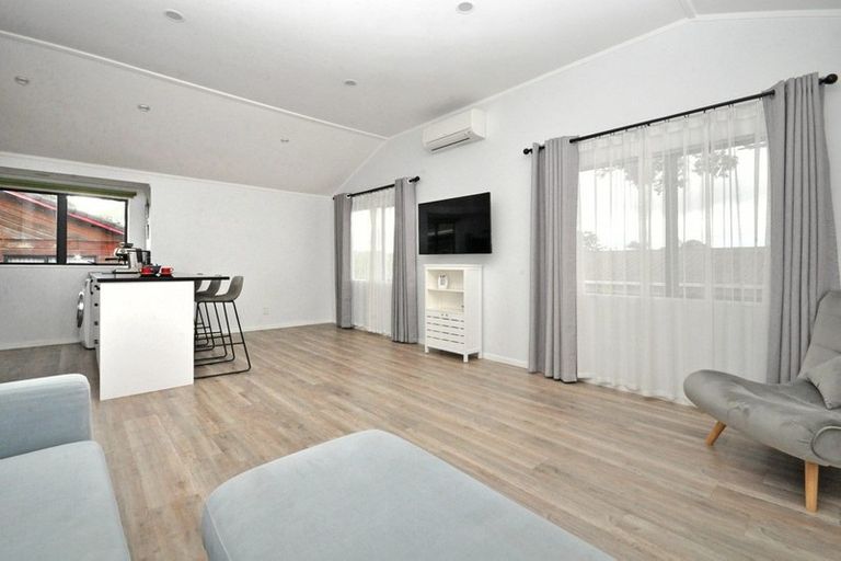 Photo of property in 109 Don Buck Road, Massey, Auckland, 0614