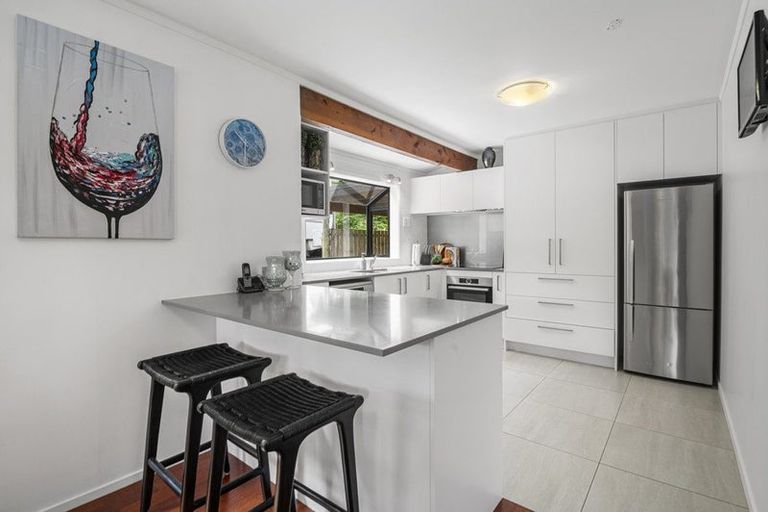 Photo of property in 109 Takahe Road, Titirangi, Auckland, 0604