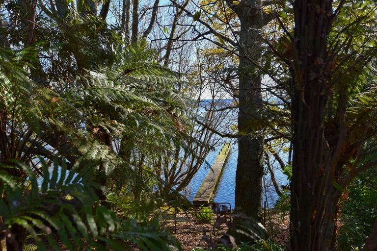 Photo of property in 20 Tupara Crescent, Kawaha Point, Rotorua, 3010