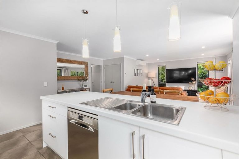 Photo of property in 31 Mooring Close, Whitby, Porirua, 5024