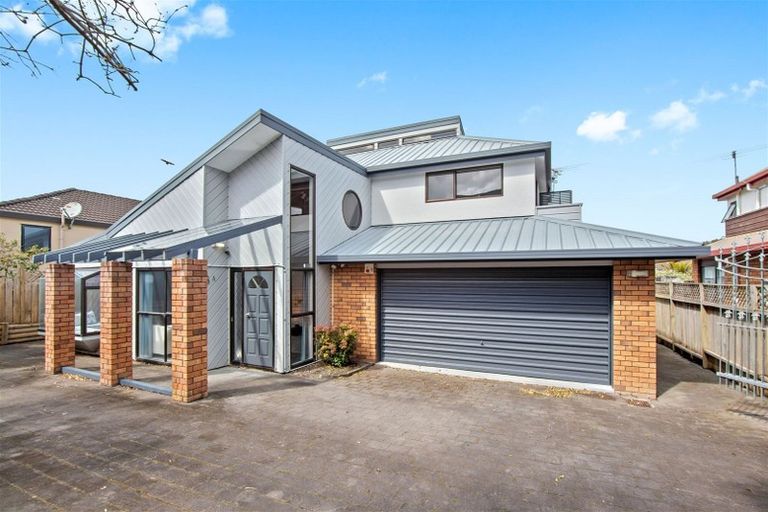Photo of property in 6 Glucina Avenue, West Harbour, Auckland, 0618