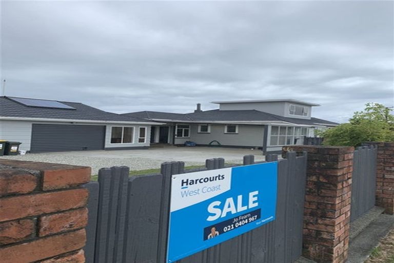 Photo of property in 142 Livingstone Street, Hokitika, 7810