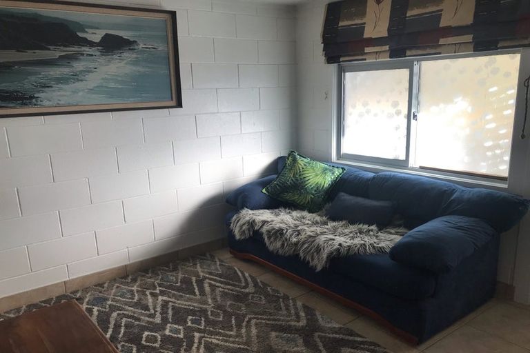 Photo of property in 22 School Road, Te Atatu South, Auckland, 0610