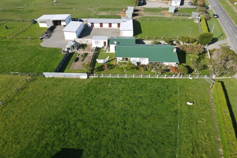 Photo of property in 128 Campbell Road, Winton, 9783