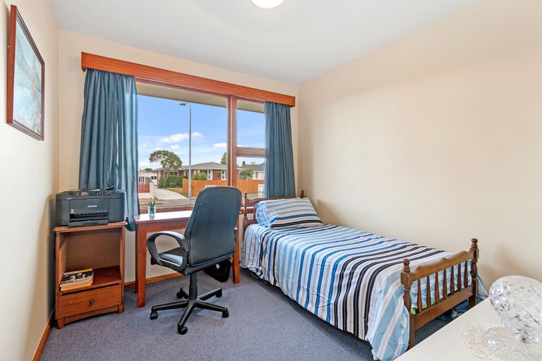 Photo of property in 34 Dunstan Crescent, Hornby, Christchurch, 8042