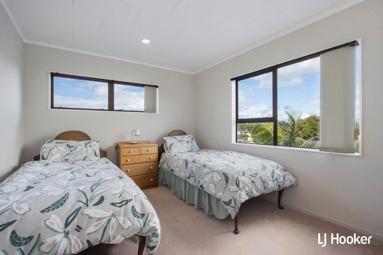 Photo of property in 16 Pohutukawa Drive, Athenree, Katikati, 3177