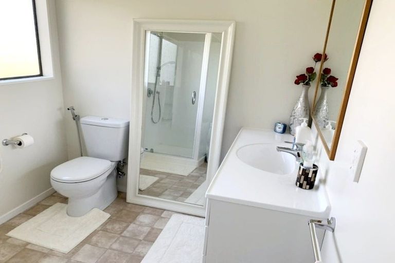 Photo of property in 6 Sasanqua Way, Crofton Downs, Wellington, 6035