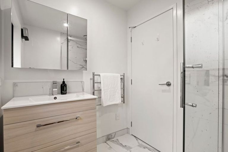 Photo of property in 7/2 Jadewynn Drive, Massey, Auckland, 0614