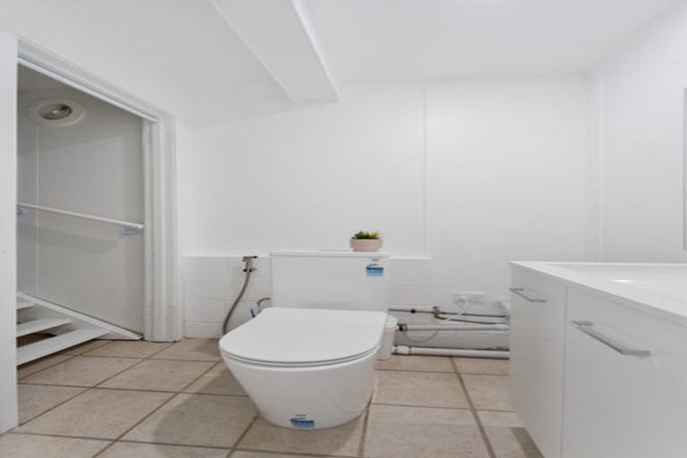 Photo of property in 92 Gallony Avenue, Massey, Auckland, 0614