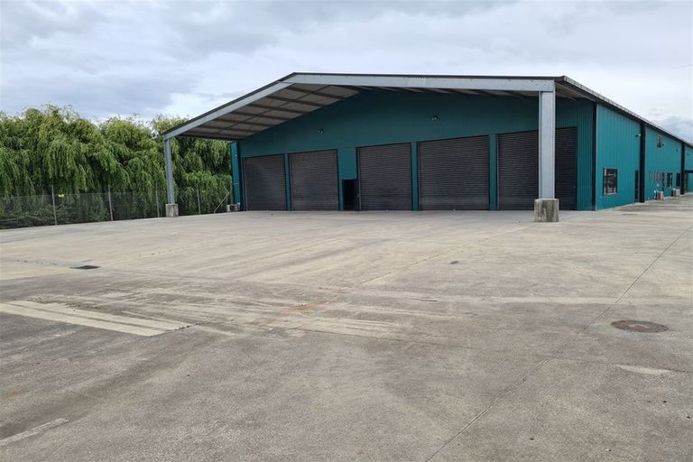 Photo of property in 27 Rewarewa Road, Te Atatu Peninsula, Auckland, 0610