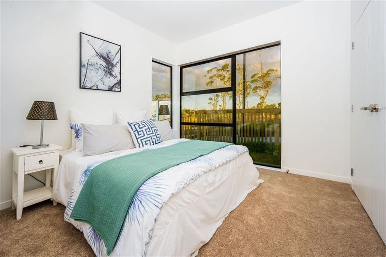 Photo of property in 1 Horokaka Street, Massey, Auckland, 0614