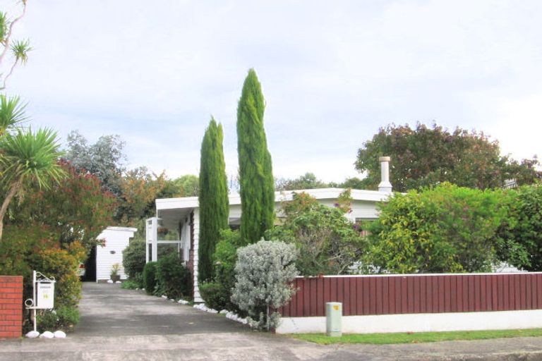 Photo of property in 10 Rawene Street, Waikanae, 5036