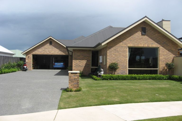 Photo of property in 22 Crombie Green, Northwood, Christchurch, 8051