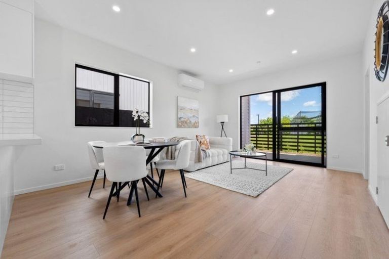 Photo of property in 4/18 Albert Road, Kelston, Auckland, 0602