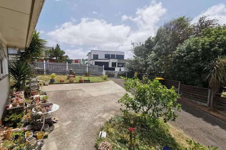 Photo of property in 23 La Trobe Street, Pakuranga Heights, Auckland, 2010