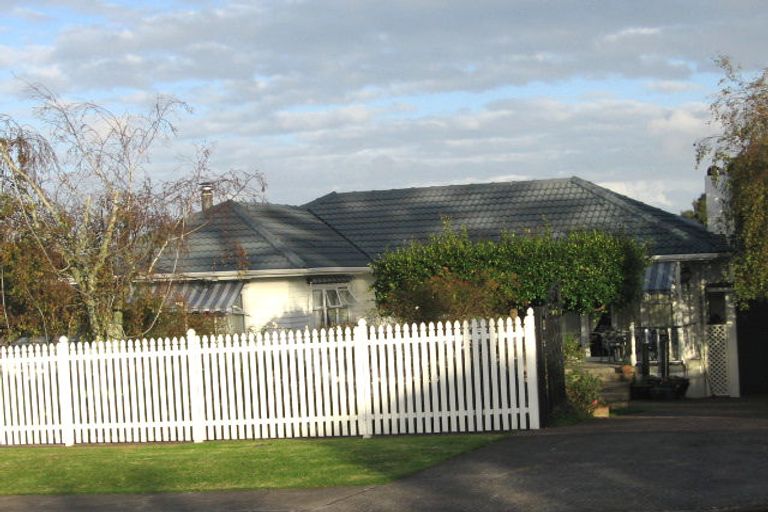 Photo of property in 9 Roberts Road, Te Atatu South, Auckland, 0610