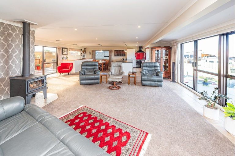 Photo of property in 10 Okiwa Terrace, Waiinu Beach, Whanganui, 4588