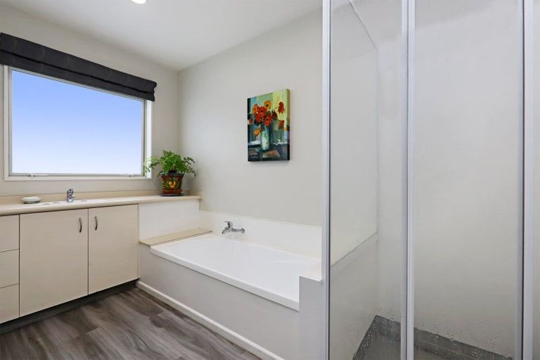 Photo of property in 8 Brompton Drive, Taradale, Napier, 4112