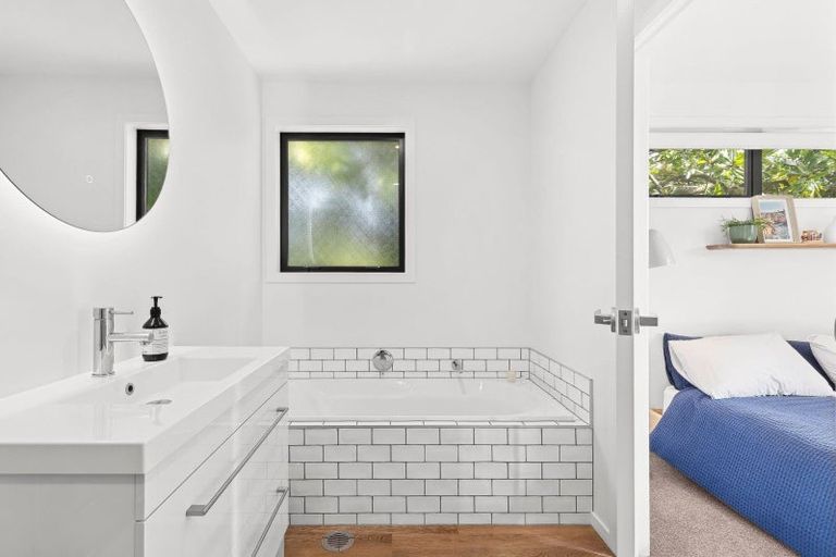 Photo of property in 14 Hamilton Road, Cambridge, 3434